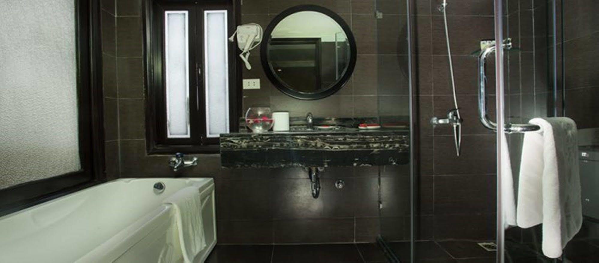 La Sante Hotel & Spa Hanoi Exterior photo